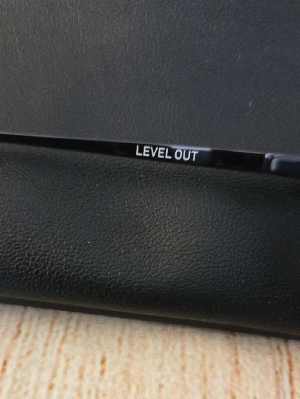 QUAY LEVEL OUT Sunglasses - Picture 2 of 4